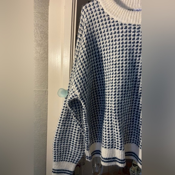 Sweater - Picture 4 of 4